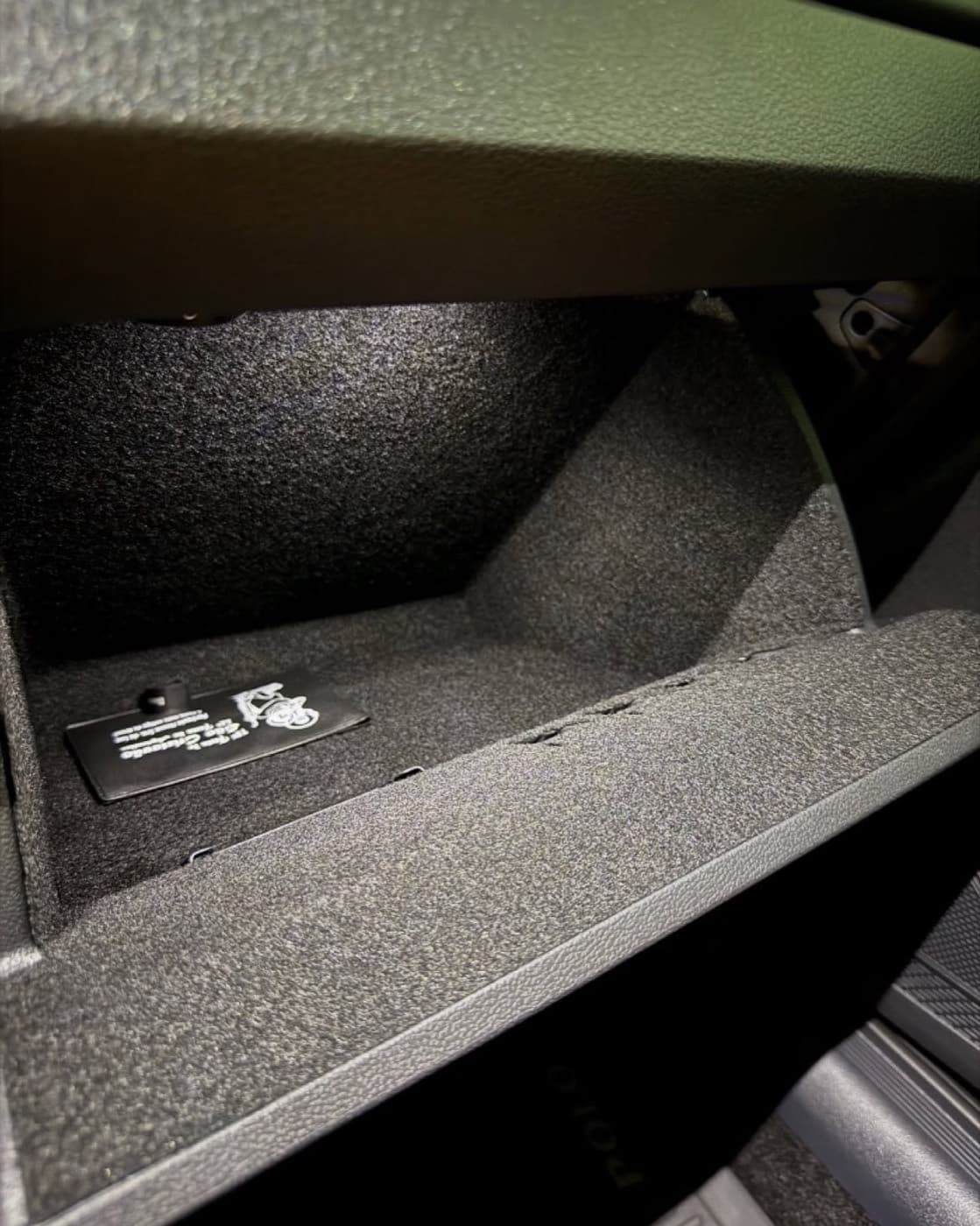 Kit Revestimento Interno — Polo — Porta-luvas revestido no Volkswagen Polo